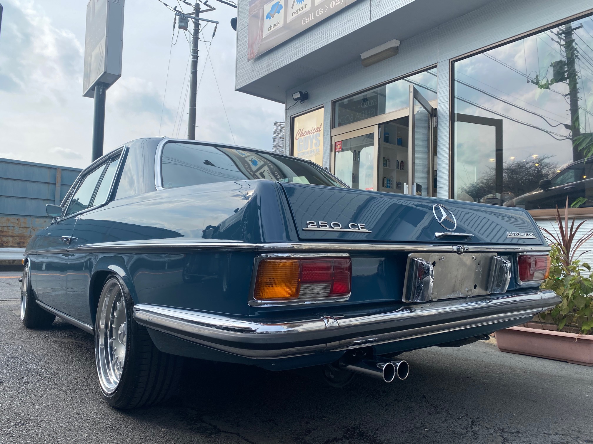 メルセデスベンツW114 250CE納車になりました！！ - 板金・塗装