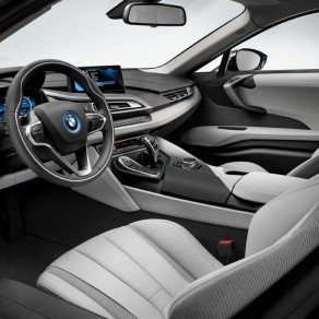 待ち時間無しで手洗い洗車しています。 LAで人気のスノーウォッシュはこちらを ご覧ください！！