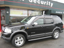 今日は、フォード エクスプローラーにセキュリティ!