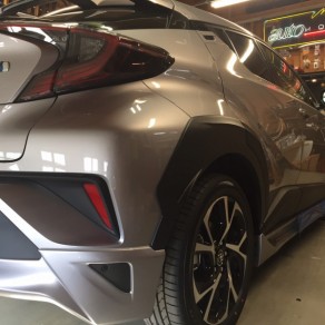 セキュリティ屋オートハウスがサイバーナビを取付すると。C-HR!!