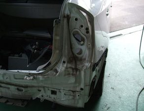 プリウス・鈑金、塗装　デミオ・鈑金　ヴェルファイア・完成　ヴォクシー・入庫