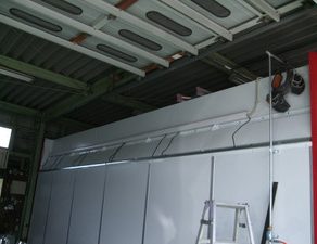 ペイントブース！エアコンプレッサー！