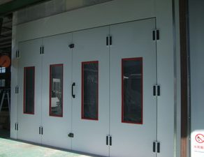 ペイントブース塗装！　ミキシングケース到着！　フォレスター・入庫　グラチェロ・入庫