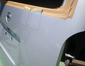 ハイエース・色合わせ・バックパネル塗装　ＢＭＷ・入庫　塗装ブース清掃