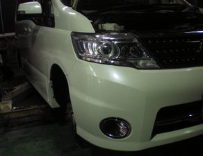 セレナ・入庫　プリウス・完成　フィット・入庫