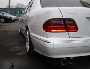 ベンツマフラー　クライスラー300C　ボイジャー