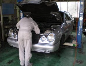 マツダＭＰＶ　メルセデスベンツＥ400