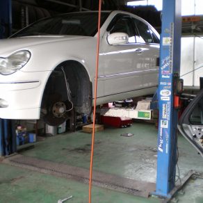 メルセデスベンツＣクラス　ＢＭＷ3シリーズ　Ｃクラスバンパー