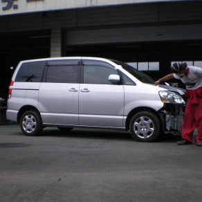 ﾄﾖﾀ　ノア　バンパー修理