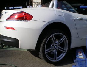 ＢＭＷ・タイヤ交換　ＴＮ－７・鈑金　ベンツＥ６３・塗装・コーティング　