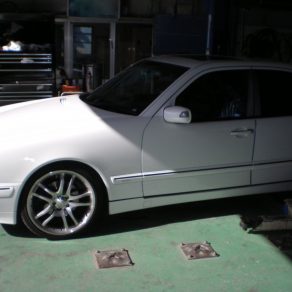 メルセデスＥクラス　マツダボンゴ