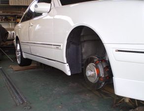 メルセデスＥクラスエアロ取り付け　ワゴンＲ　レガシィ　エリーゼ111