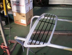 メルセデスグリルペイント　シャア専用ﾗﾝｸﾞﾗｰ