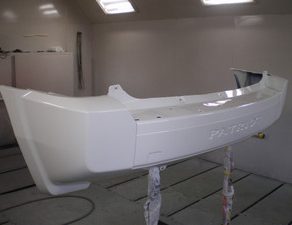 パトリオット・完成　赤ラングラー・鈑金　緑ラングラー・塗装準備　ベンツ・ラジエータ