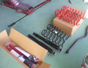 ラングラー・リフトアップ完成 ヴォクシー・入庫 緑ラングラー・組付