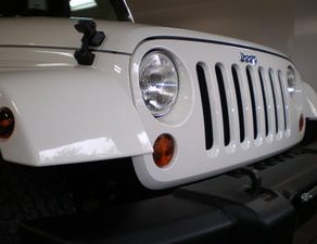 ｼﾞｰﾌﾟラングラーガラスコート施工　ﾎﾞｲｼﾞｬｰ板金　ミニカ板金