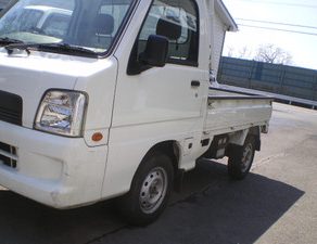 ワゴンR・鈑金、サフェーサ　ハイエース・組付　サンバー・入庫