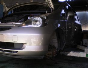 フィット・入庫　ｅｋワゴン・入庫　ＰＴクルーザー・作業開始　スイフト・鈑金、サフェーサ　