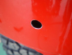 赤ラングラー・フロントバンパー塗装　ラングラー・入庫