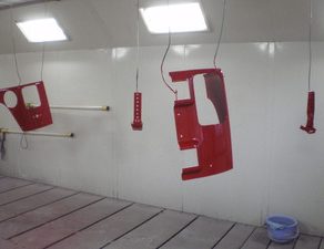 赤ラングラー・塗装、リヤメンバー取付　アルファード・入庫　ラングラー・入庫