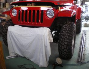 赤ラングラー・磨き　スイフト・完成　ハイエース・鈑金開始