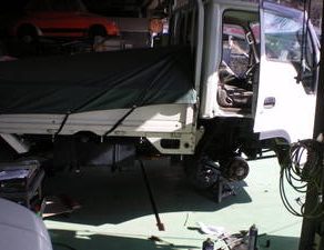 エルフ車検整備　ﾊﾟﾄﾘｵｯﾄペイント　ナイトロリップスポイラー　ＰＴｸﾙｰｻﾞｰ板金