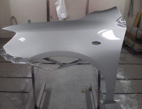 カローラ・塗装、磨き　フィット・完成　スイフト・鈑金　GTR・コーティング　スカイライン・ドア塗装