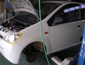 ミラ車検整備　モビリオペイント準備