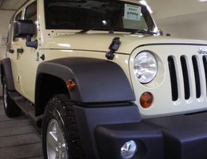 ラングラーガラスコート施工　ベルタサフェ　ラングラーバンパーペイント　ベルタペイント　スイフト板金