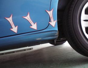 フィット板金　ｼﾞｰﾌﾟﾊﾟﾄﾘｵｯﾄガラスコート施工　ハイエースドア合わせ　レ二･クララングラー入庫