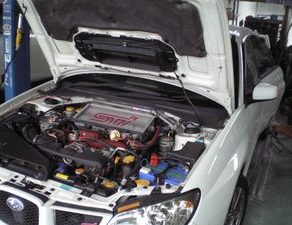 インプレッサ板金&ガラスコート ラングラーフィルム施工 FX45フロントガラス インプレッサペイント準備