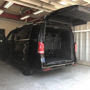 W447 Vクラスにリアモニター＆DVDプレイヤー取付！！