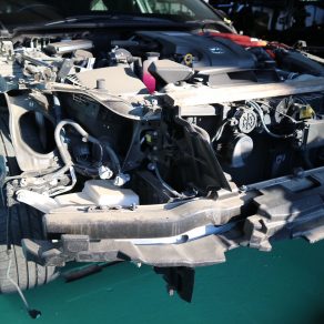 板金、修理・塗装も続々入庫!!クラウン、プリウス、ハイエース、チェロキー、レネゲード