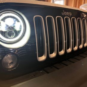 JEEPラングラーにBIGX、前後ドライブレコーダー、後部モニター、LEDヘットライト!!