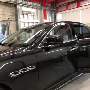 クワトロポルテに断熱スモークフィルム施工!!