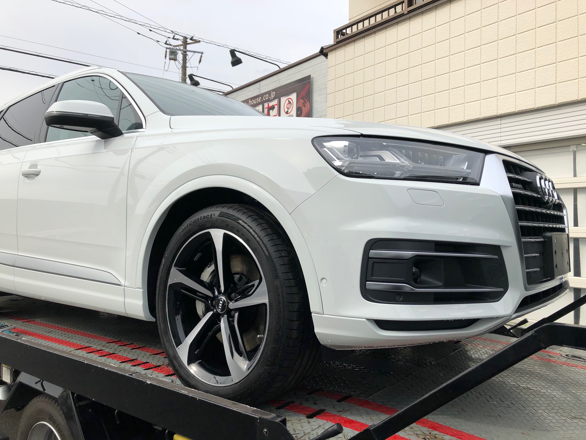 アウディ Q7 型式