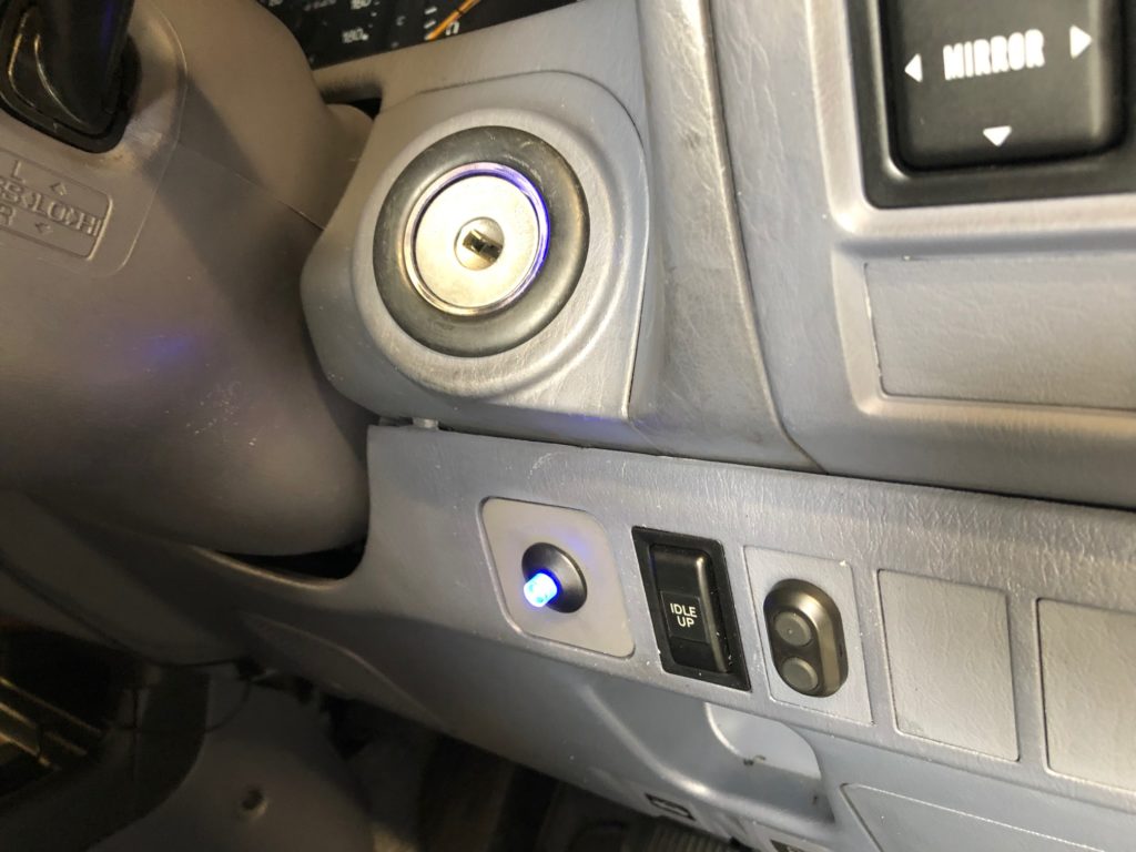 ペンダントの入り口と出口のセキュリティ車のシンボル IMG_5429-1024x768.jpg