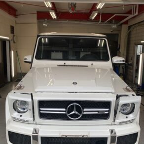 ご成約いただいている　AMG　G63コーティング開始させていただいております。