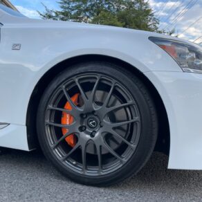 レクサスIS600h Fｽﾎﾟｰﾂに断熱フィルム施工＆キャリパーペイント＆セキュリティ施工他！！