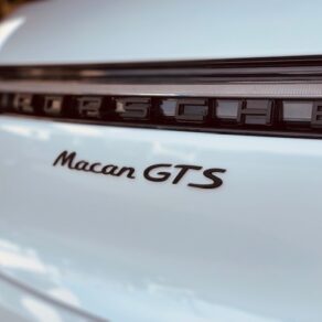 Porsche　Macan　GTS　地デジチューナー取付