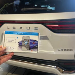 レクサスLX600とLX600オフロードにセキュリティ施工！！
